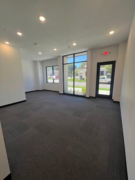 More Photos Of 6101-6123 Nieman Road, Shawnee Apartments For Lease