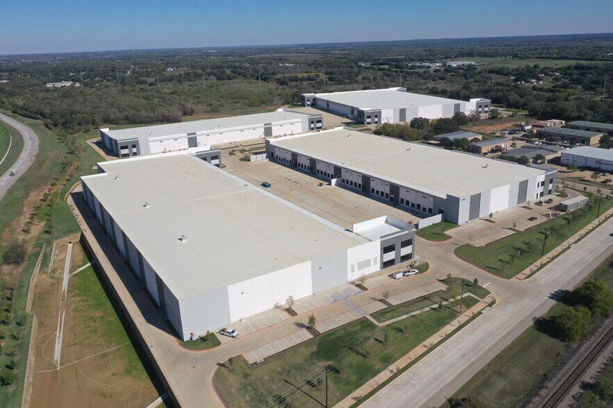 More Photos Of 3411 Mingo Rd, Denton Unknown For Lease