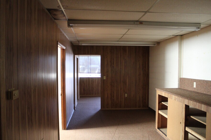 More Photos Of 814 9th St, Woodward Office For Sale