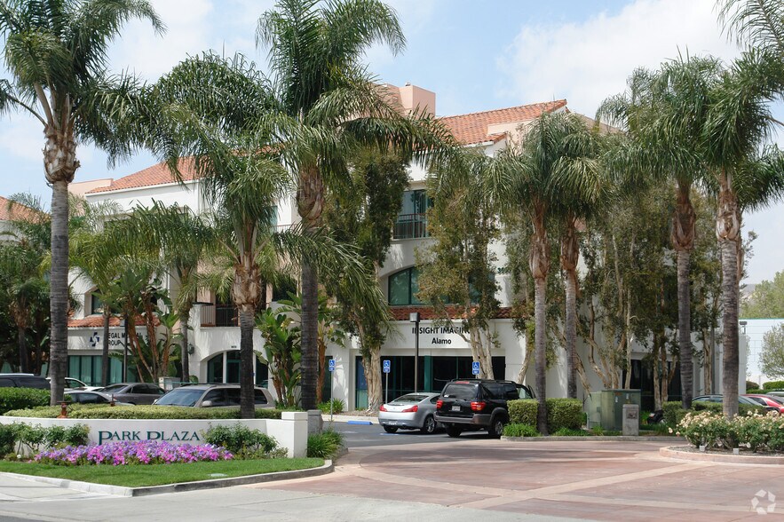 More Photos Of 3655 Alamo St, Simi Valley Medical For Lease