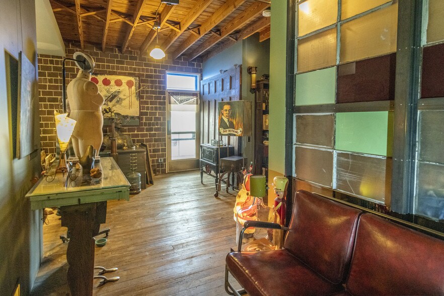 More Photos Of 502 N Hickory St, Champaign Research And Development For Sale