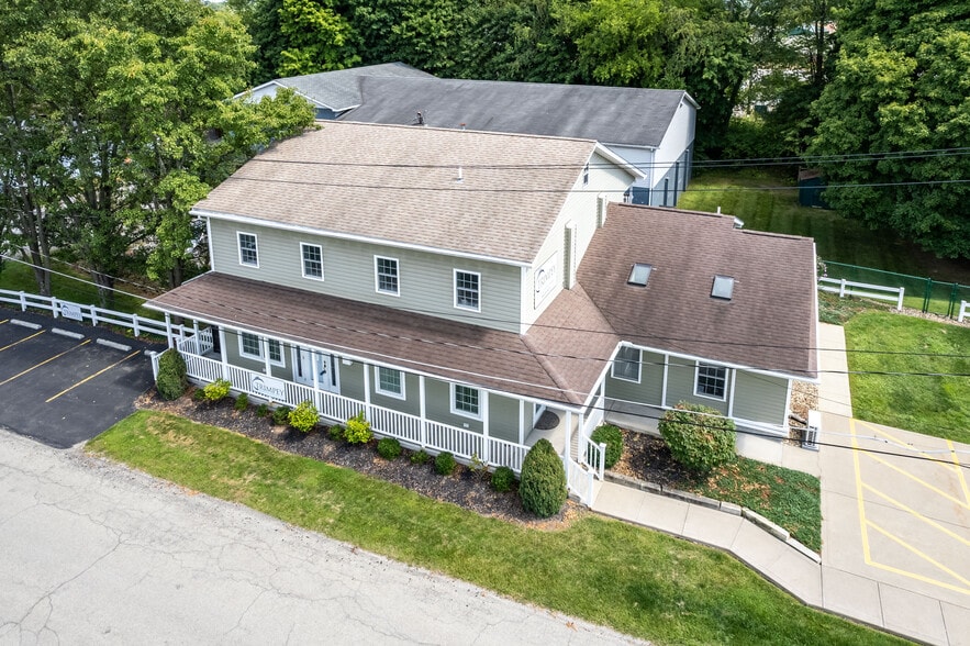 More Photos Of 218 Oak St, Grove City Office For Lease