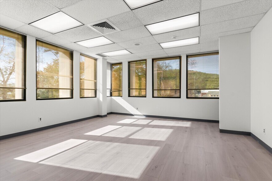 More Photos Of 510 E Laurel St, Scottsboro Loft Creative Space For Lease