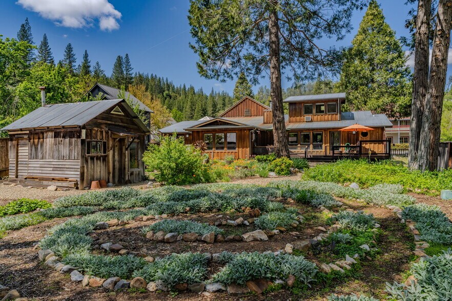 More Photos Of 21376 Consolation St, Volcano Specialty For Sale