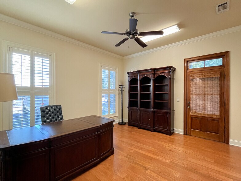 More Photos Of 1201 S Purpera Ave, Gonzales Office For Lease