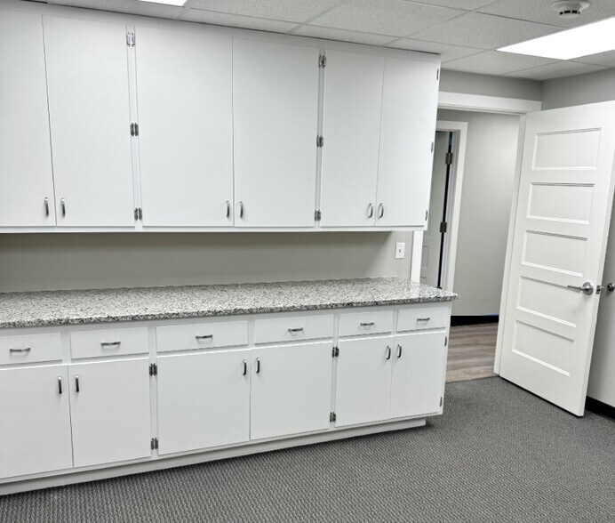 More Photos Of 2919 Packers Ave, Madison Warehouse For Lease