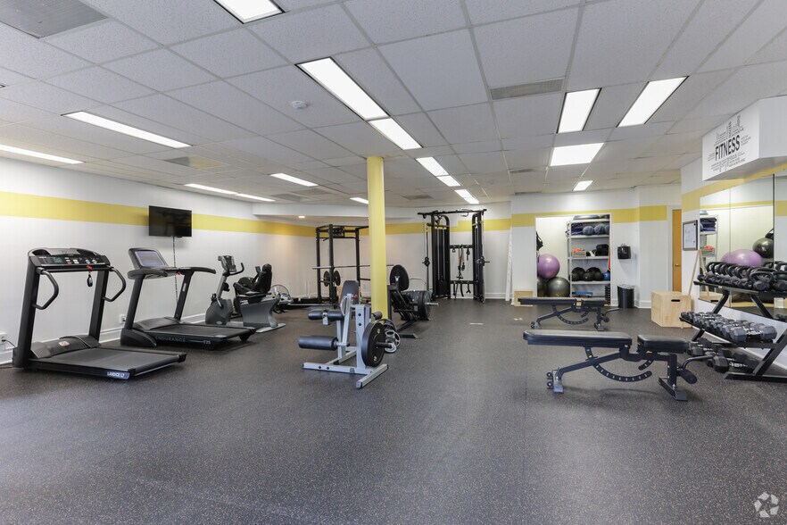 More Photos Of 604 S King St, Leesburg Office For Sale