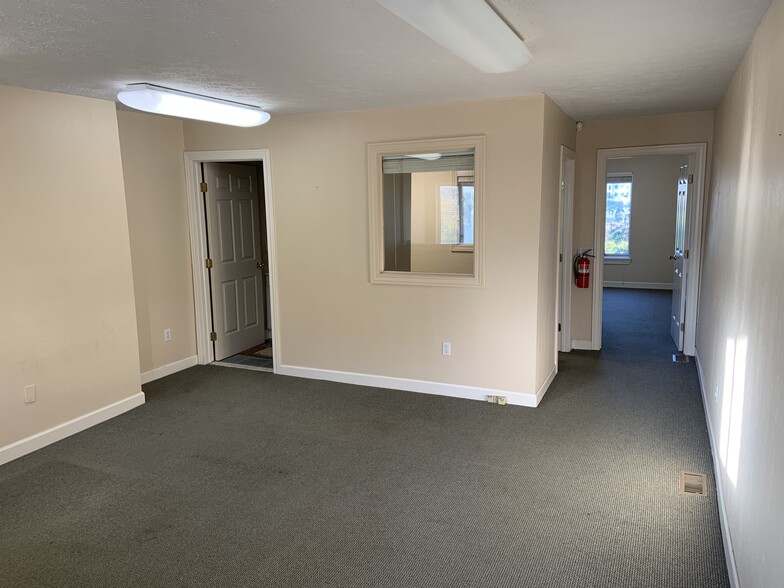 More Photos Of 410 W Grand River Ave, Brighton Medical For Lease