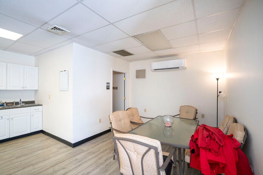 More Photos Of 3340 E Pleasant Valley Blvd, Altoona Freestanding For Sale