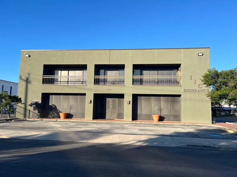 More Photos Of 1739 Citadell Plz, San Antonio Office For Lease