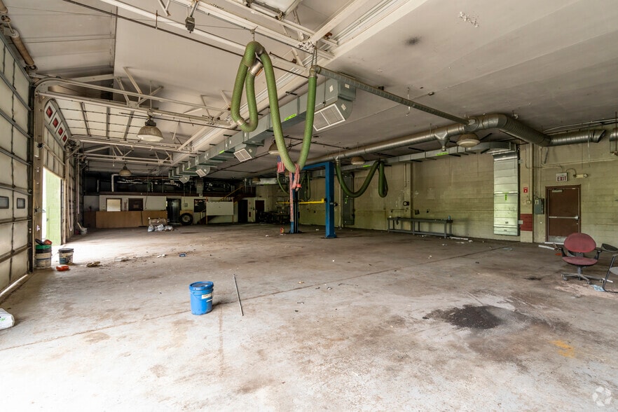 More Photos Of 1101 Chavez Dr, Flint Specialty For Lease