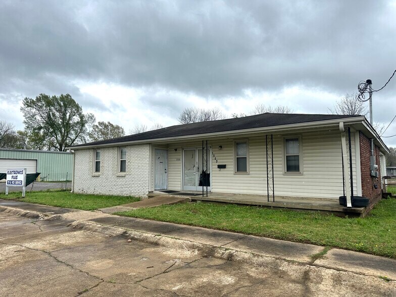 Primary Photo Of 1949 Tappan St, Horn Lake Office For Sale