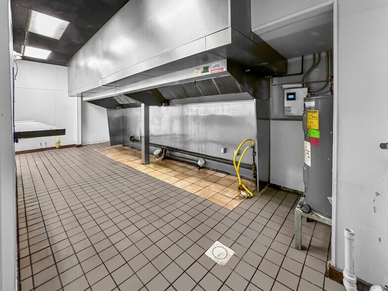 More Photos Of 107 E Main Cross St, Greenville Restaurant For Lease