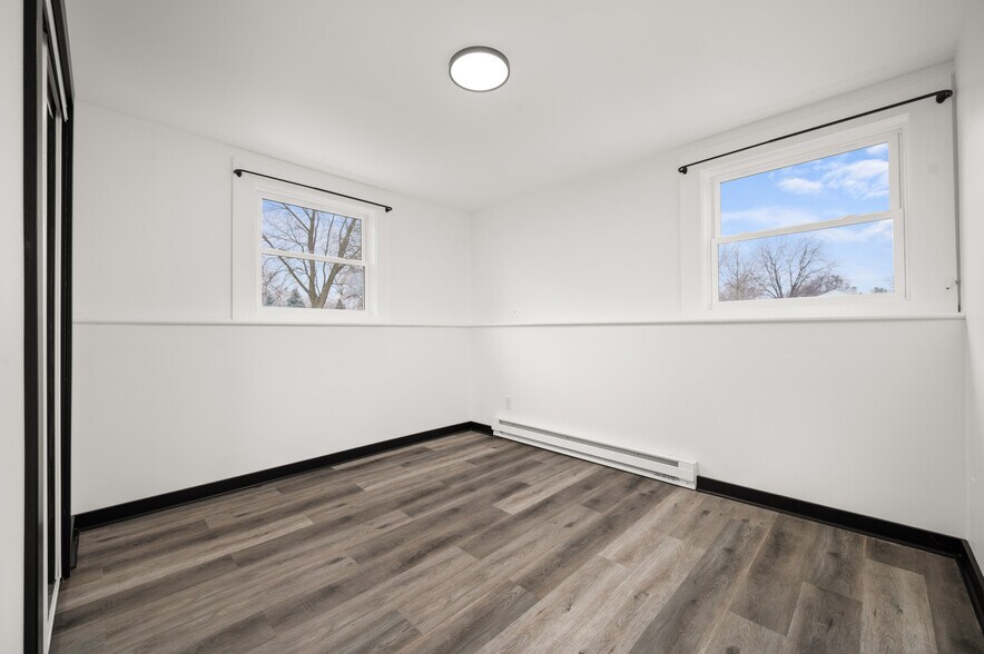 More Photos Of 1066 S Cross St, Sycamore Apartments For Sale