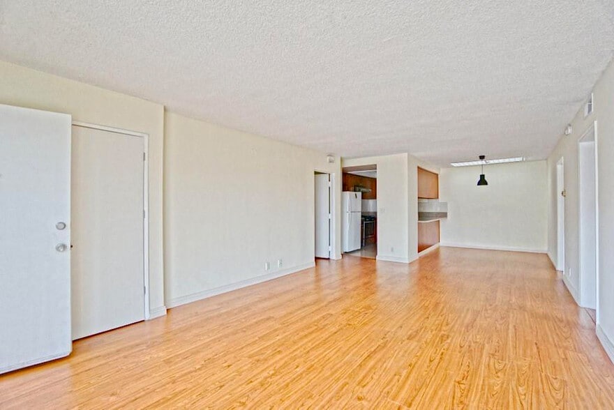 More Photos Of 933 New Depot St, Los Angeles Apartments For Sale