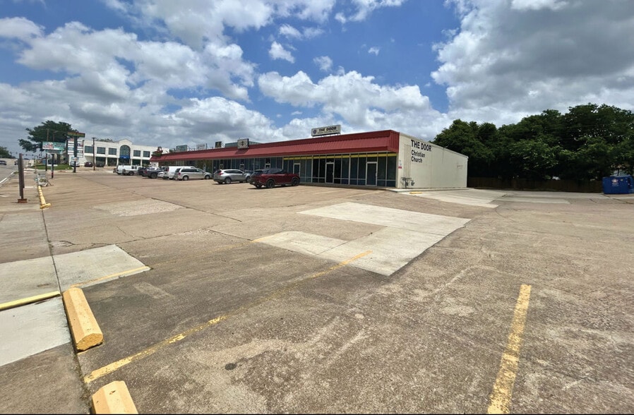 More Photos Of 3001-3027 Lackland Rd, Fort Worth Freestanding For Sale
