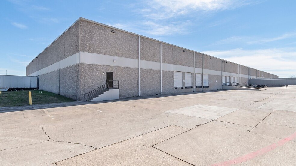 Primary Photo Of 1701 Vantage Dr, Carrollton Distribution For Lease