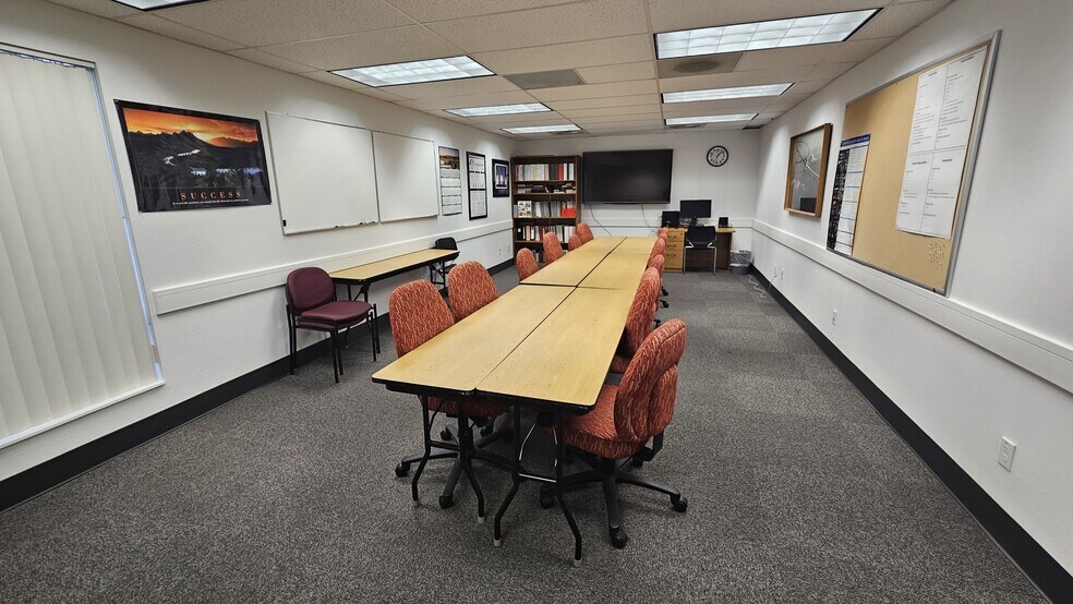 More Photos Of 1953 7th Ave, Longview Office For Sale