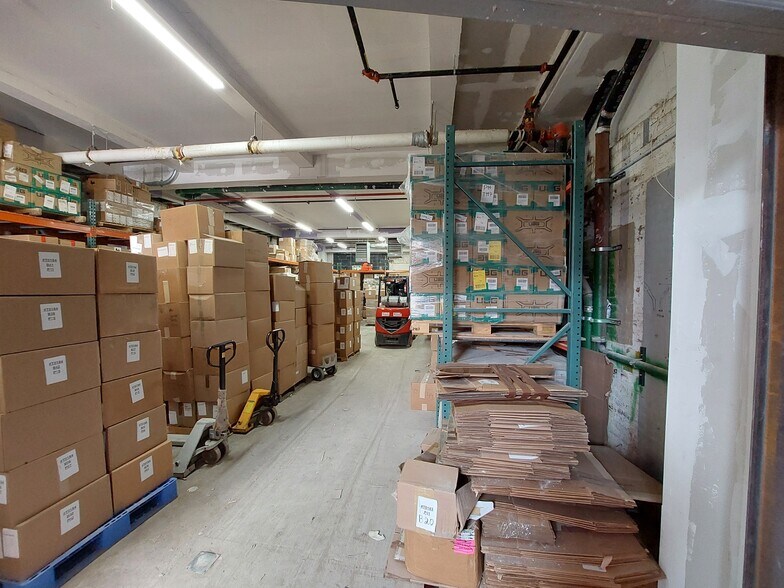 More Photos Of 264 41st St, Brooklyn Warehouse For Lease