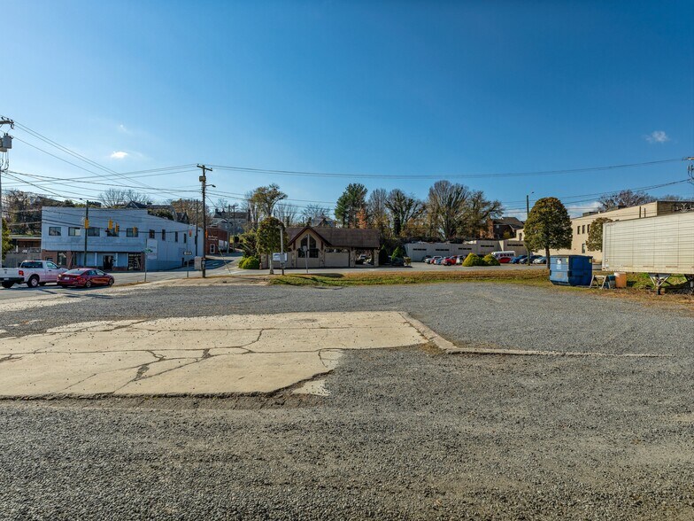 More Photos Of 212 S Green St, Morganton Bar For Sale