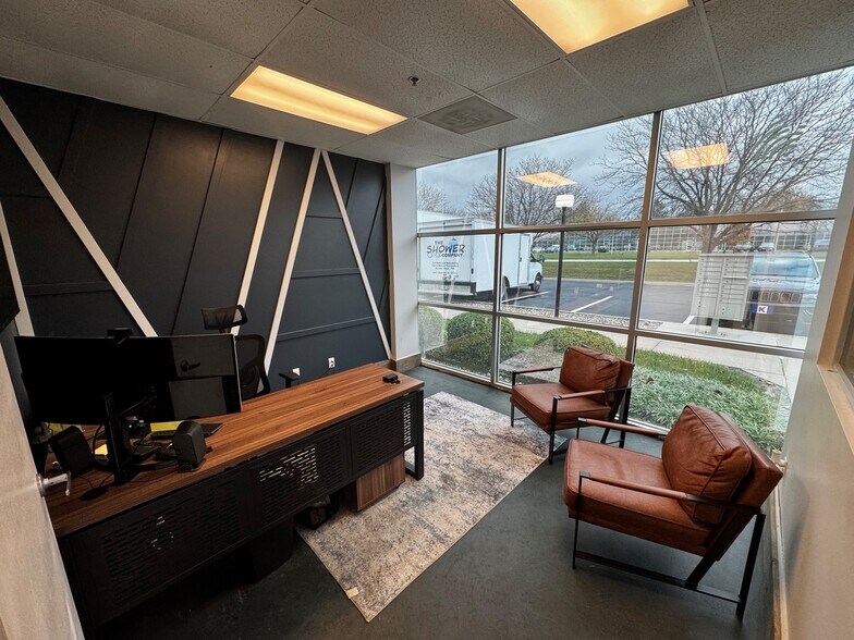 More Photos Of 8301 NW 101st Ter, Kansas City Flex For Lease