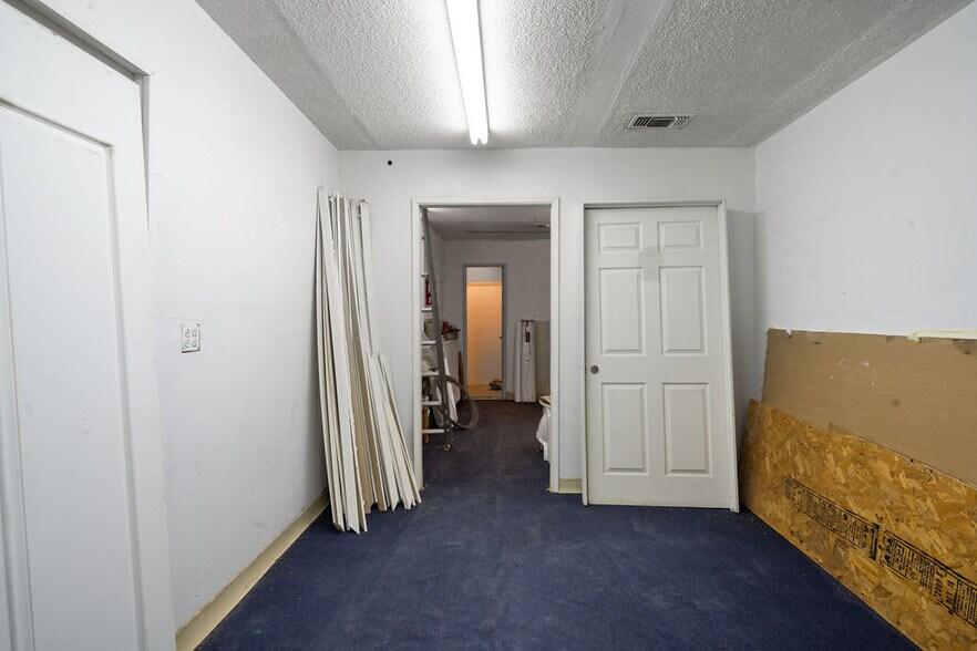 More Photos Of 919 N Chester Ave, Bakersfield Storefront Retail Office For Sale