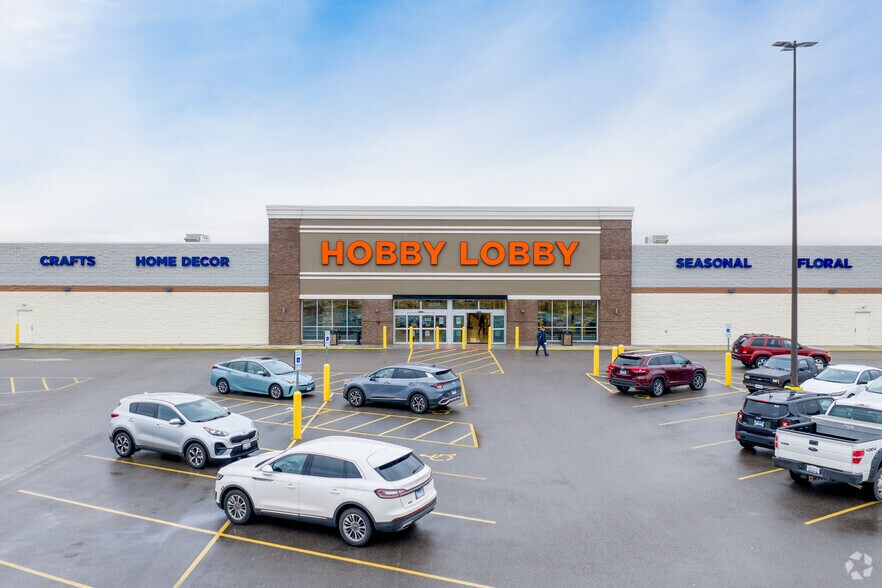 More Photos Of 1331-1335 E Jackson St, Macomb Storefront For Sale