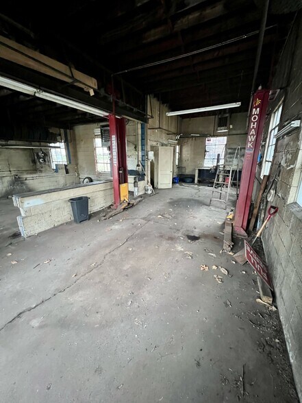 More Photos Of 2400 Ligonier St, Latrobe Auto Repair For Sale