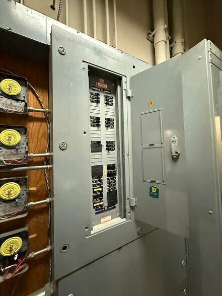 More Photos Of 3910 W Camp Wisdom Rd, Dallas Storefront For Sale