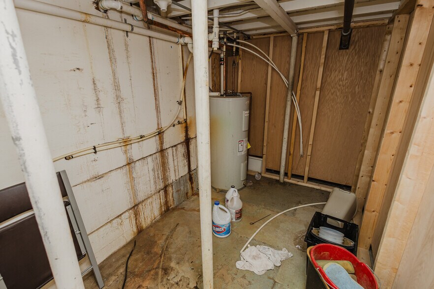 More Photos Of 724 N Main St, Newton Storefront For Sale