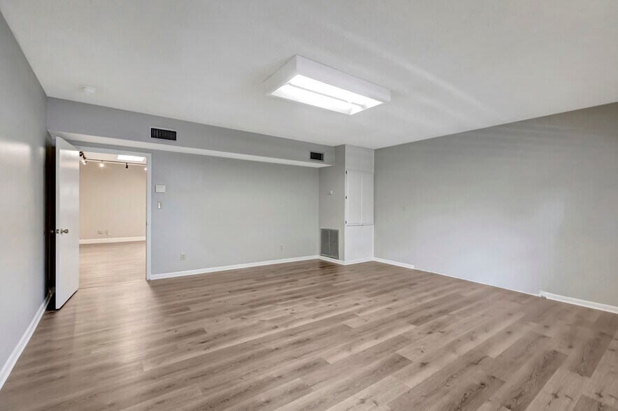 More Photos Of 6948 W Mohawk Ave, Tampa Office For Lease