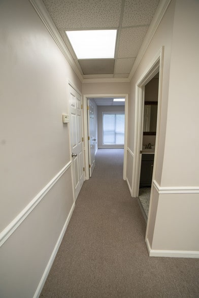 More Photos Of 875 Old Roswell Rd, Roswell Office For Sale