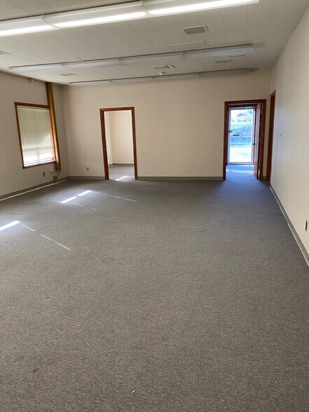 More Photos Of 1050 S Bridge St, Baker City Office For Sale