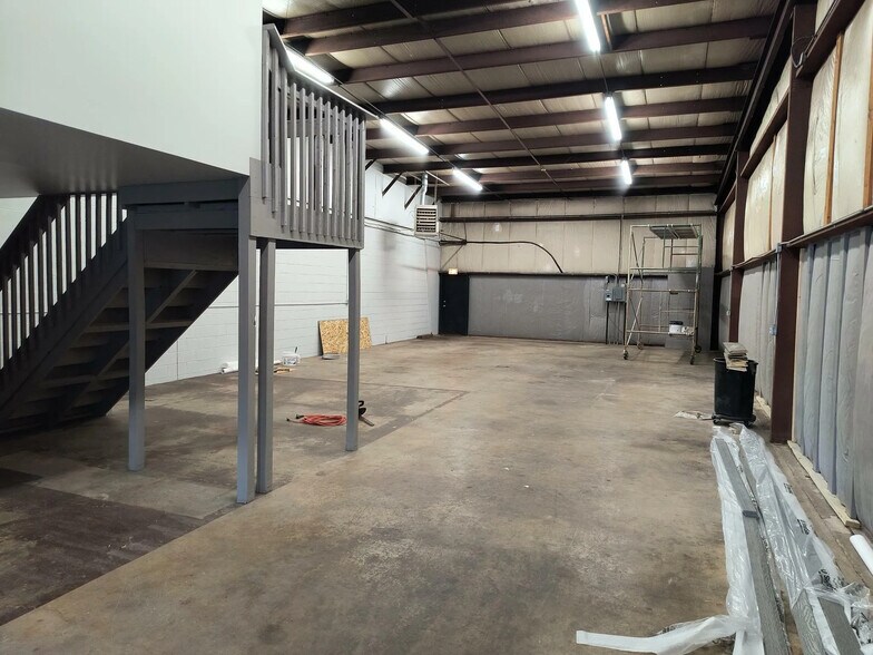 More Photos Of 645 65th Ave, Schererville Auto Repair For Lease