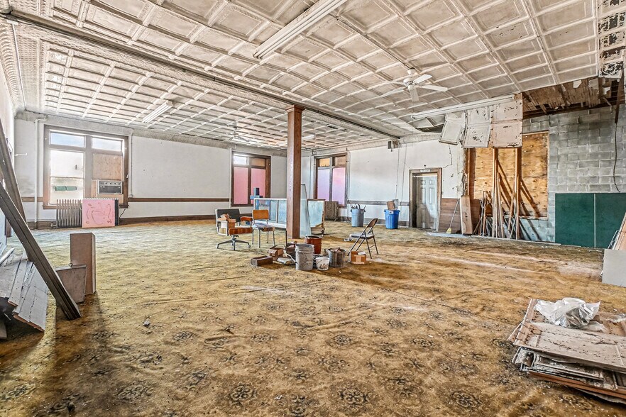 More Photos Of 422 E Coolbaugh St, Red Oak Storefront Retail Office For Sale