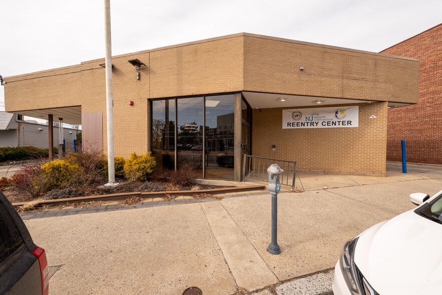 Primary Photo Of 24 Main St, Toms River Bank For Lease
