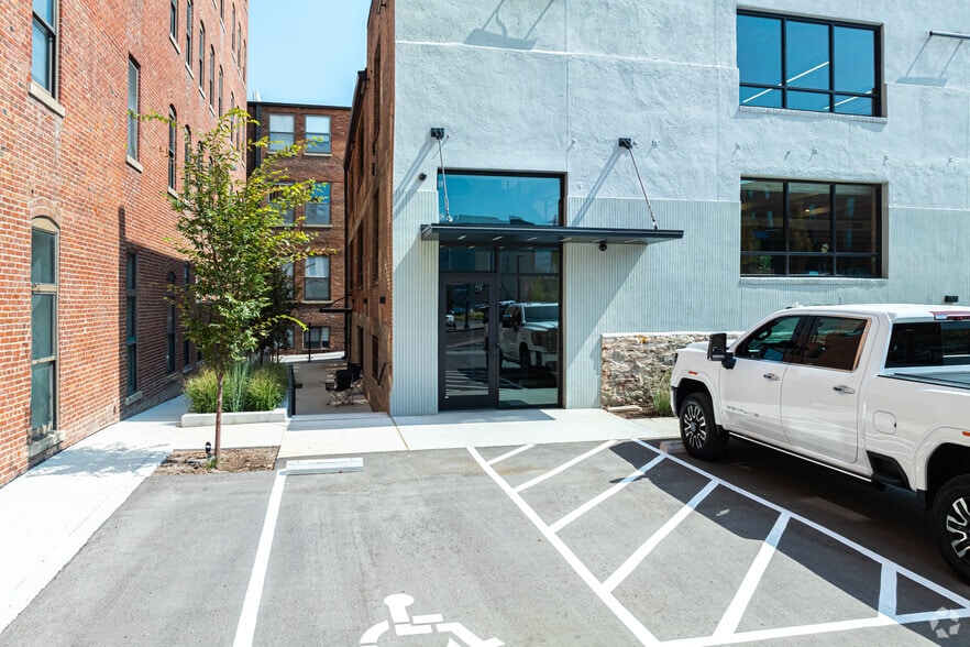 More Photos Of 14 W 3rd St, Kansas City Office For Lease