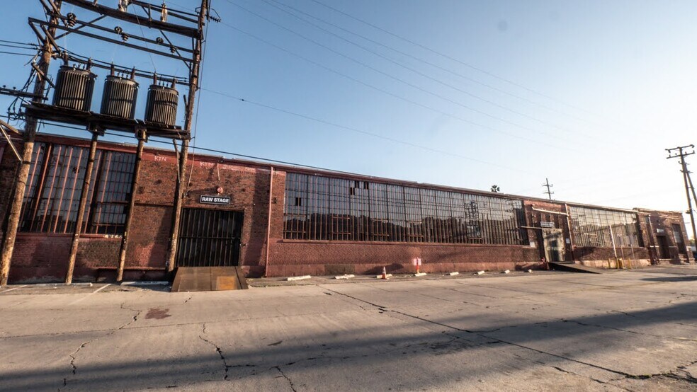 More Photos Of 6000 Avalon Blvd, Los Angeles Warehouse For Lease