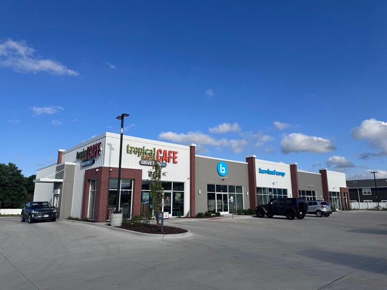 More Photos Of 4607 53rd, Davenport General Retail For Lease