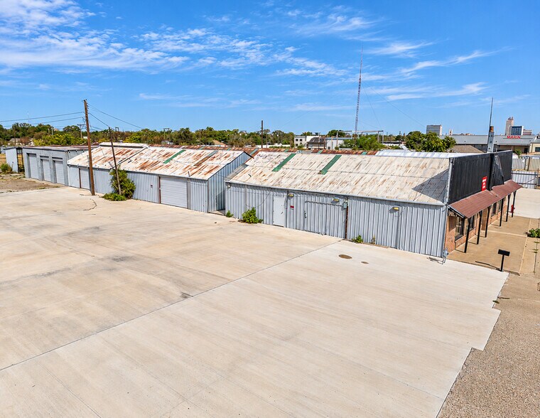 More Photos Of 2722-2724 Texas Ave, Lubbock Warehouse For Sale