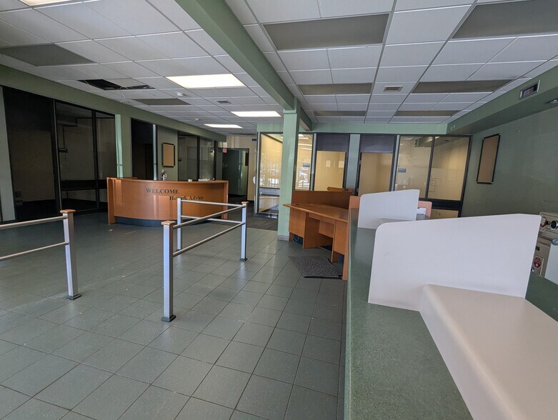 More Photos Of 1516-1590 Fairfield Rd, Victoria General Retail For Lease