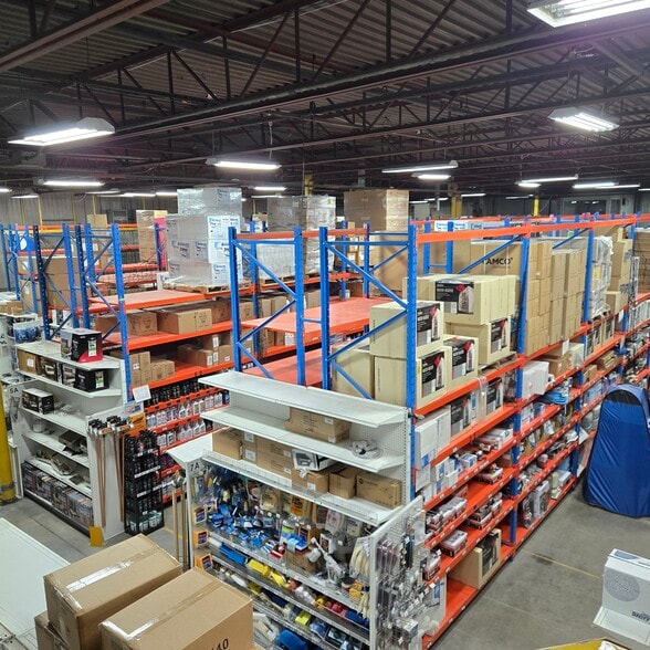 More Photos Of 440 Boul Industriel, St-Eustache Warehouse For Sale