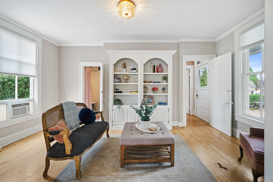 More Photos Of 371 Water St, Excelsior Hospitality For Sale