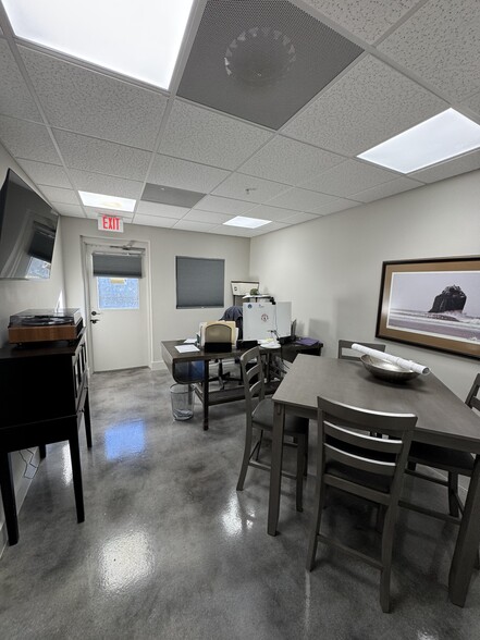 More Photos Of 235 NE Watula Ave, Ocala General Retail For Sale