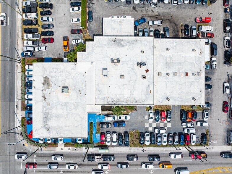 More Photos Of 3199 NW 36th St, Miami Auto Dealership For Lease