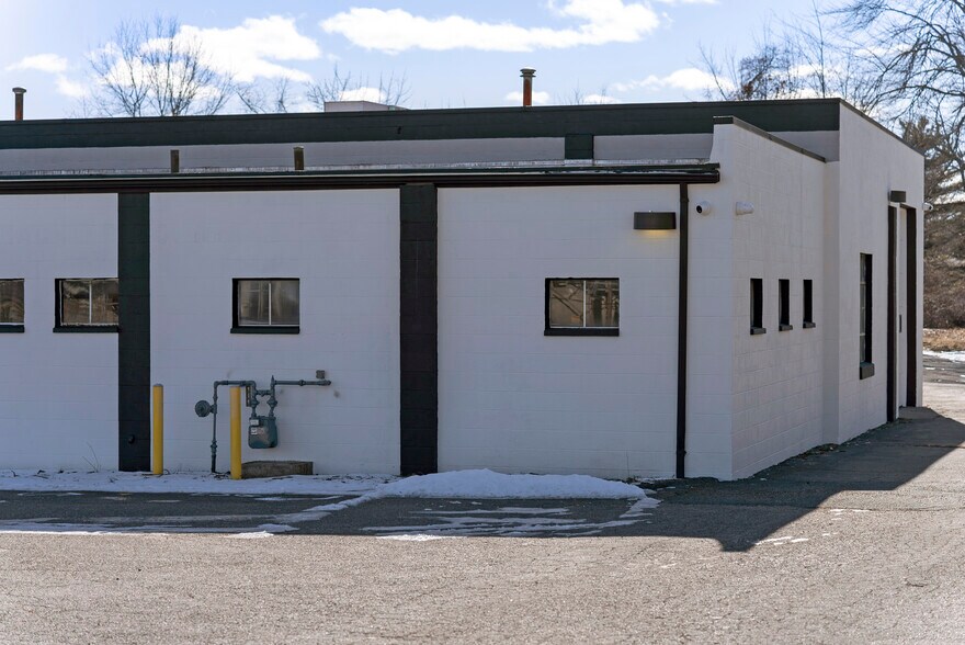 More Photos Of 5 Webb St, Windsor Locks Manufacturing For Lease