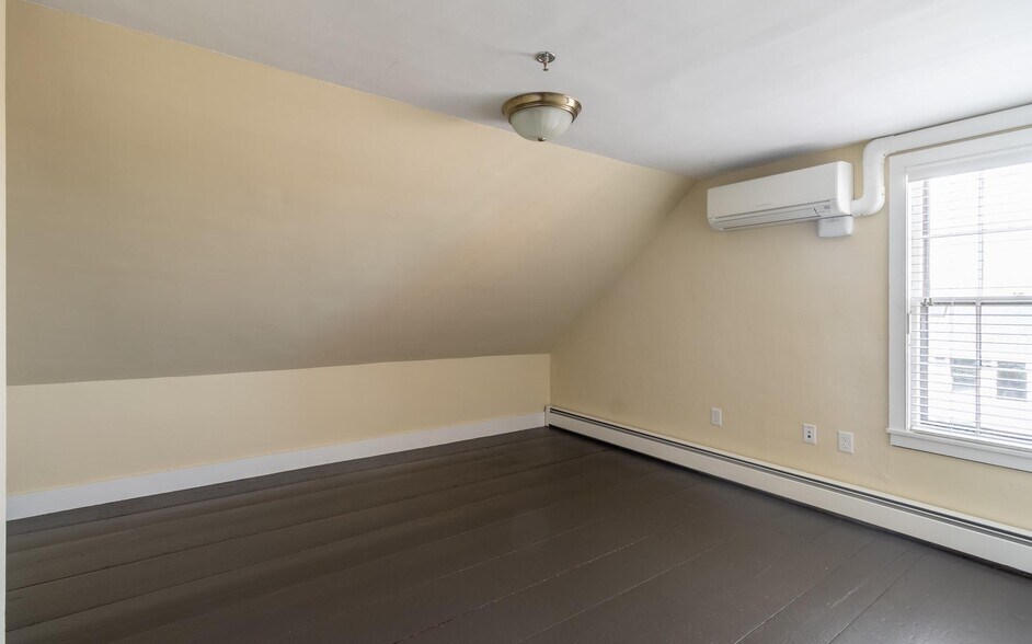 More Photos Of 110 Chapel St, Portsmouth Office For Lease