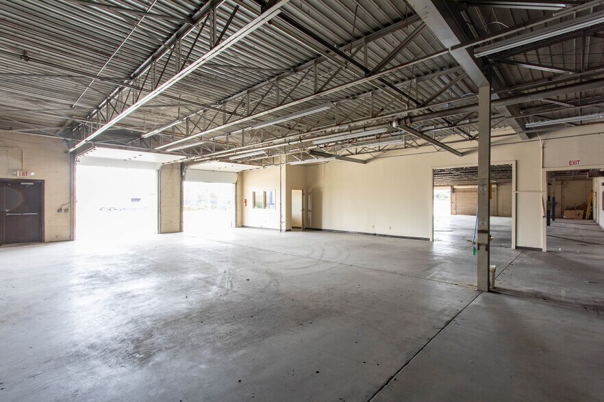 More Photos Of 2200 5th St, Wichita Falls Warehouse For Sale
