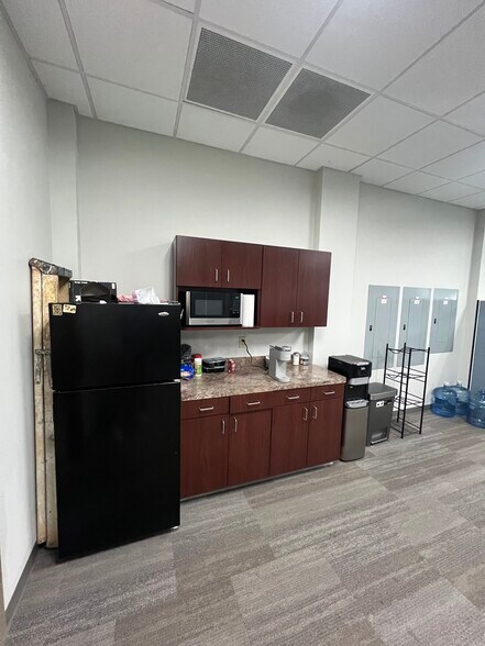 More Photos Of 9721 Cogdill Rd, Knoxville Office For Sale