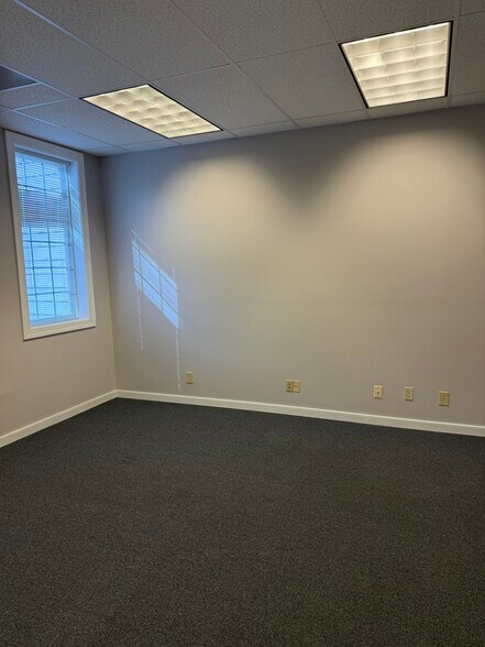 More Photos Of 9568 Kings Charter Dr, Ashland Loft Creative Space For Lease